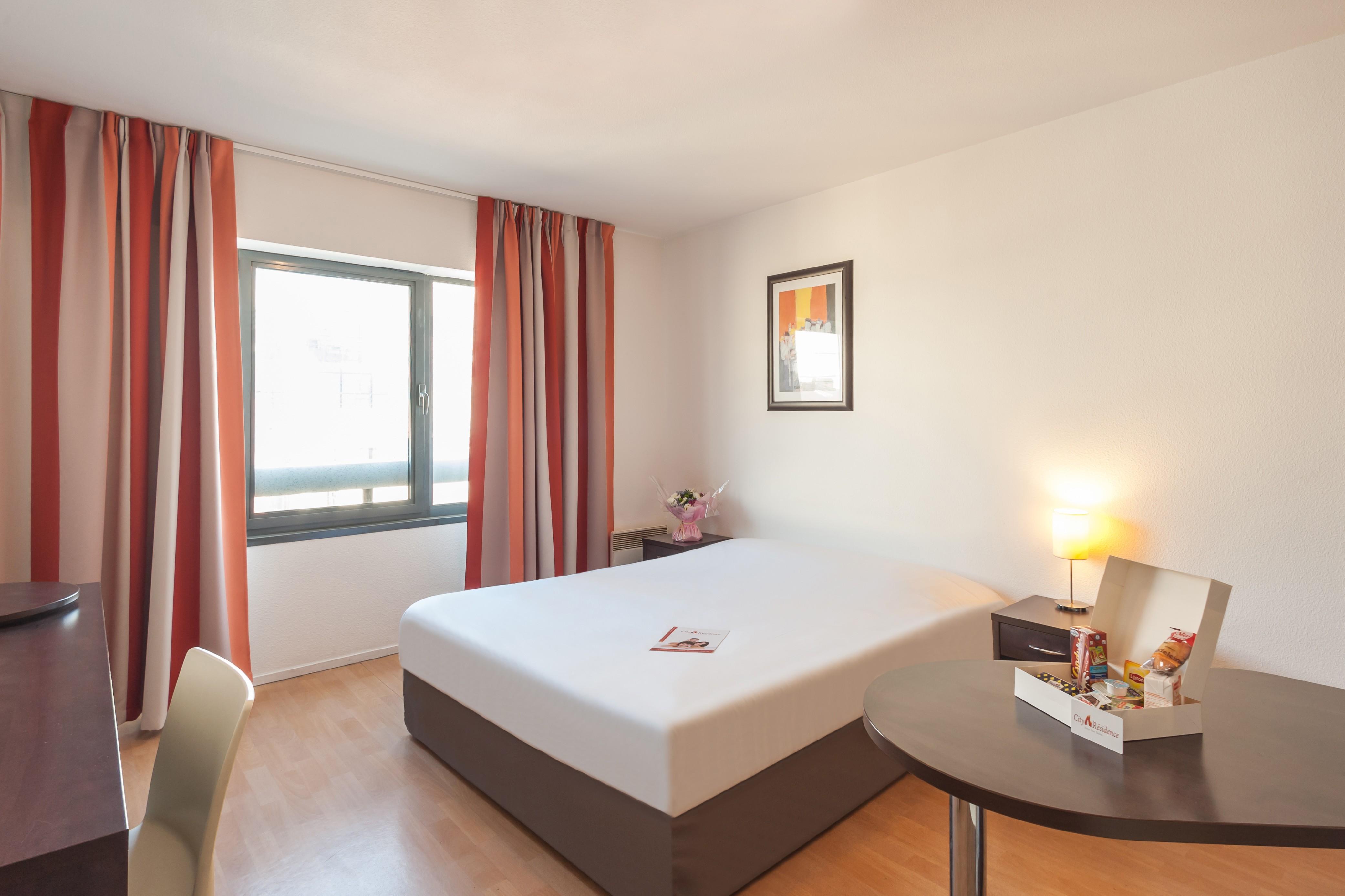 ซิตี้ เรสซิเดนซ์ อิฟรี Aparthotel อีวรี-ซูร์-แซ็น ภายนอก รูปภาพ